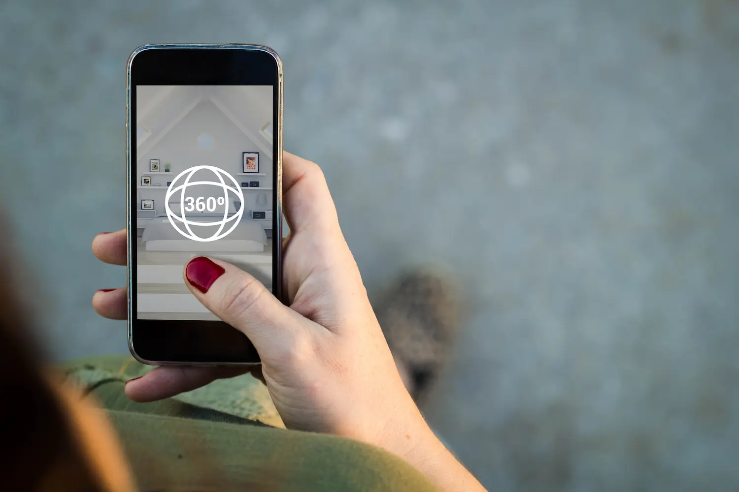 Woman surfing a 360 degree view in her smartphone
